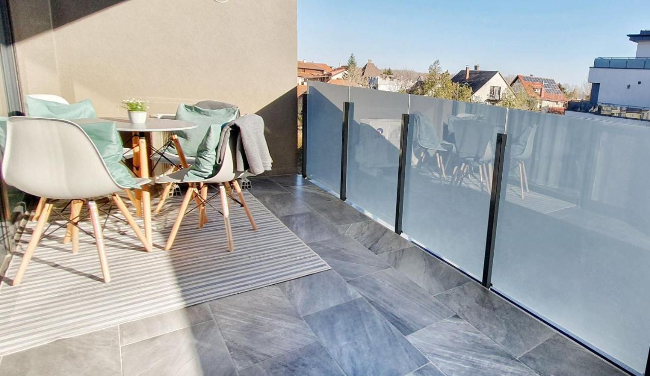 Marina Apartment By Dora Keszthely Exterior foto