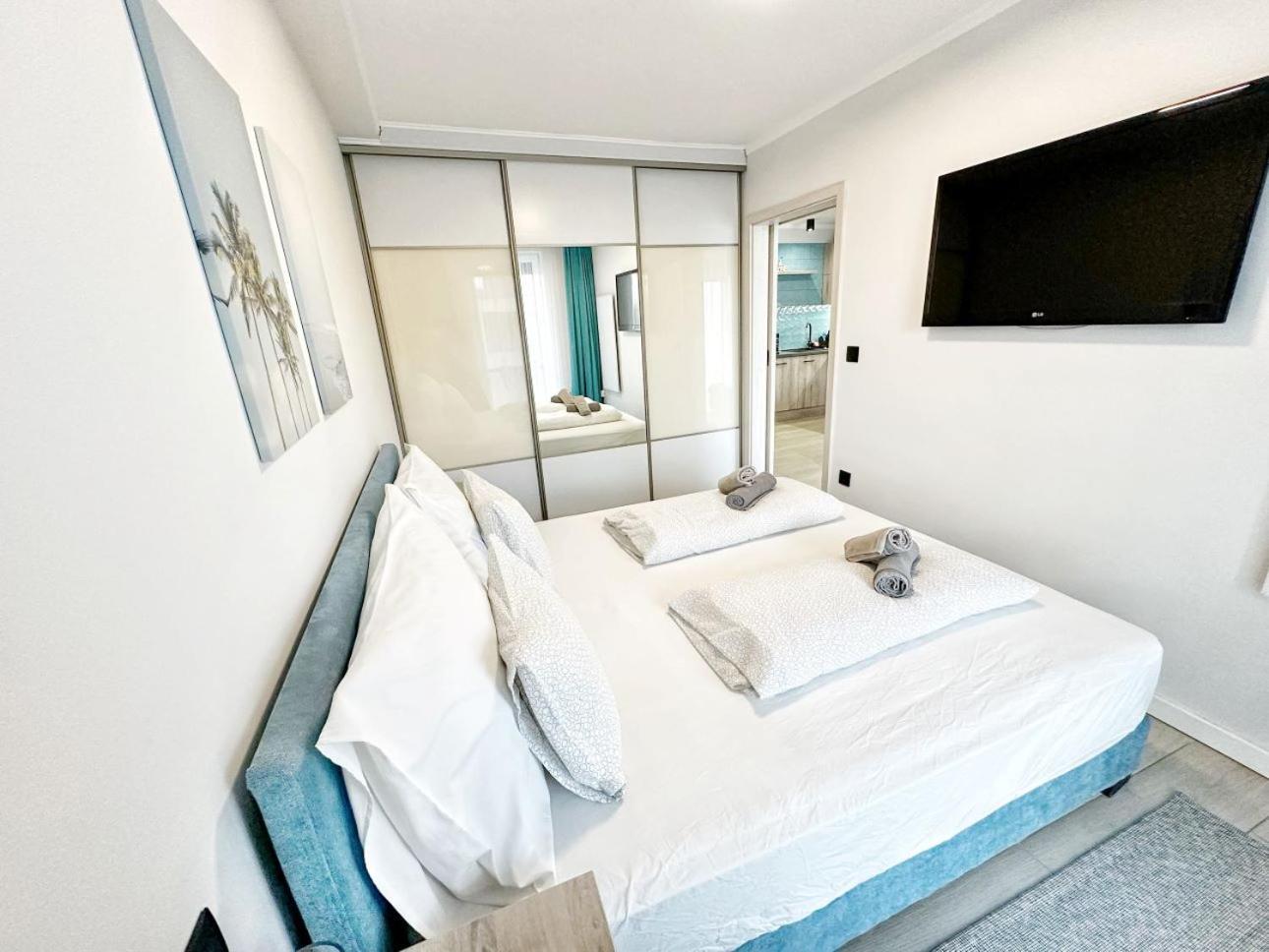 Marina Apartment By Dora Keszthely Exterior foto